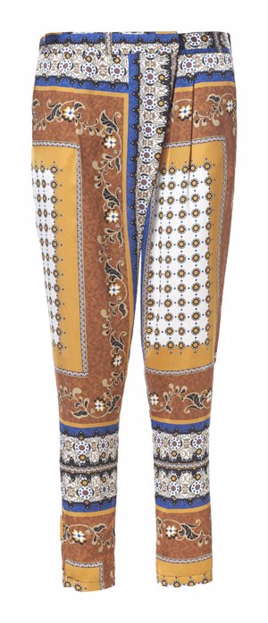 FOTO ZARA: pantalones con print pañuelo, 22,99€.