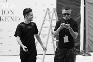 David Delfín de lo más majo, hizo de Dj durante la nuit