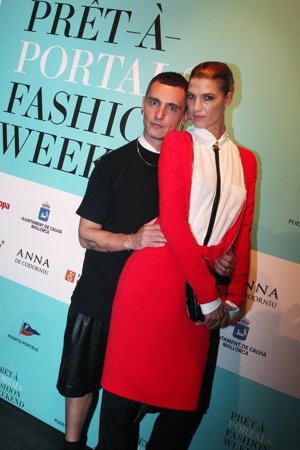 David Delfín vistió a Laura con un toque de los que a él le gustan, andrógino, masculino pero muy femeninp