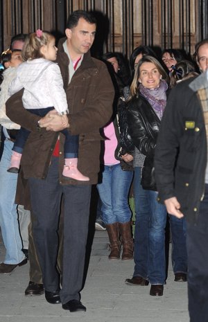 Don Felipe y Doña Letizia llevan a sus pequeñas al circo