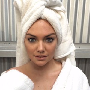 Kate Upton, guapísima, con una mirada enigmática que embelesa