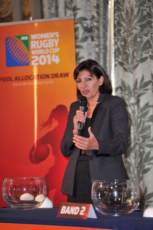 Anne Hidalgo en un discurso durante el sorteo del Mundial Femenino de Rugby