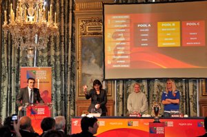 Anne Hidalgo en el sorteo del Mundial Femenino de Rugby