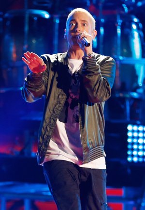 El rapero Eminem no dudo en subirse al escenario en los MTV Movie Awards