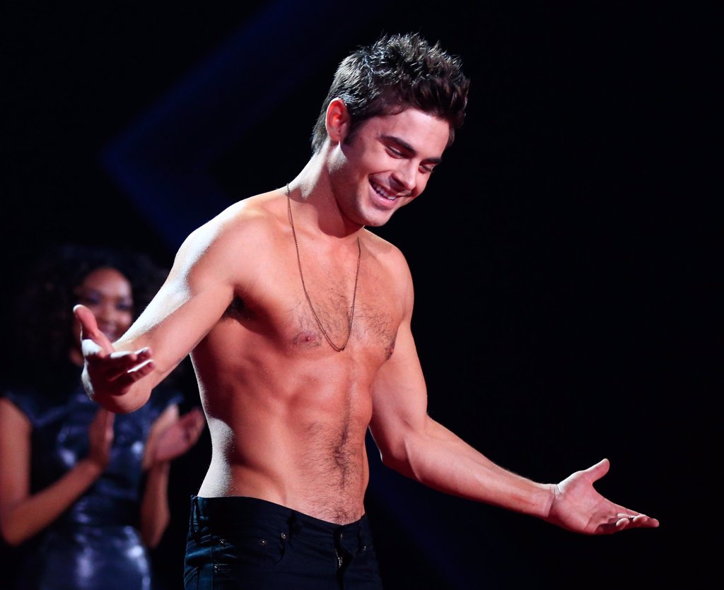 Zac Efron deslumbra en los MTV Movie Award con sus abdominales y Los Juegos  del Hambre arrasan