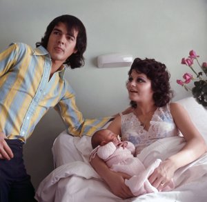 Rocío y Junior en el hospital tras tener a su primera hija, Carmen