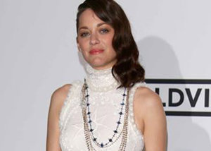 Marion Cotillard demuestra que el peinado es ideal también para melenas cortas