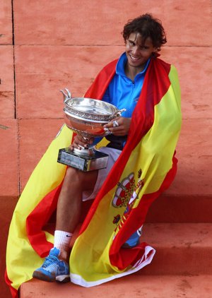 Posando con la copa y la bandera de España en 2011