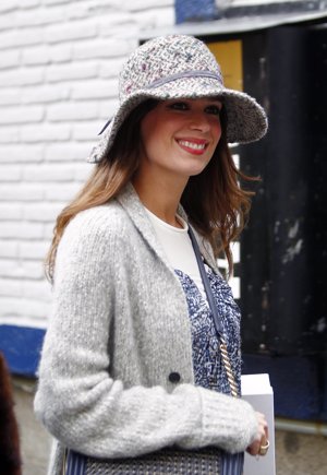 Mar Saura con una pamela en tricot, ideal para el entretiempo y el invierno