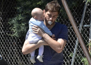 IKER CASILLAS MUY PATERNAL