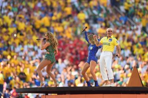 Pitbull, JLo y Cláudia Leitte interpretando 