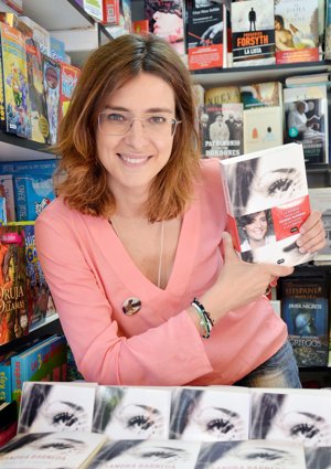 La presentadora de Hable con ellas estuvo firmando en la Feria del Libro su primer libro