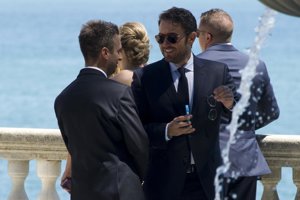 Máxim Huertas sonriente en la boda de Patricia Pardo