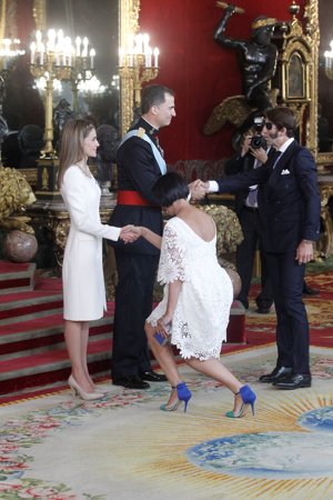 LOS REYES CON  EL TORERO JUAN JOSÉ PADILLA Y SU MUJER