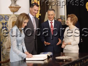 Los Reyes en el Gabinete de trabajo del presidente de la República de Portugal