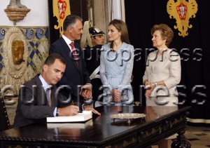 Los Reyes se presentan ante el presidente de la República de Portugal