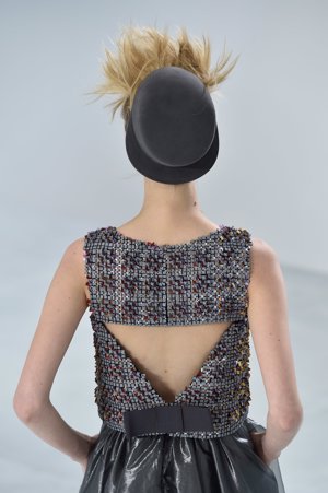 Chanel presenta en su colección, sombreros de todo tipo de tejidos