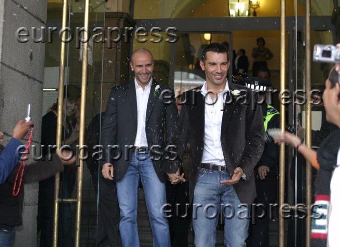 jesús vázquez y Roberto Cortés el día de su boda