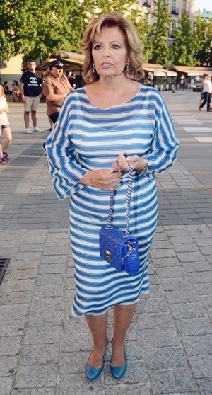María Teresa Campos con un look muy  marinero en tonos azules
