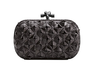 Knot Gladiola Embroidered Goatskin Ayers. De la colección Primavera-Verano 2010.