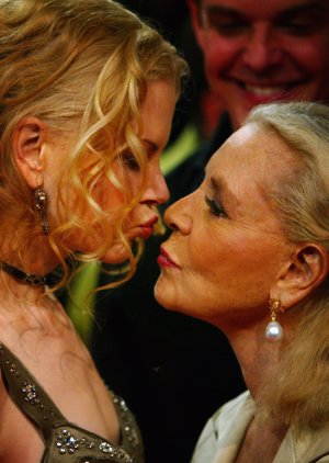 Nicole Kidman y Lauren Bacall en la película Reencardación