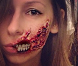 Una herida en la boca para triunfar en Halloween
