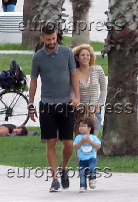 Shakira y Piqué primeras imágenes playa embarazada Milan