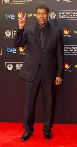 Denzel Washington, corbata y camisa negra