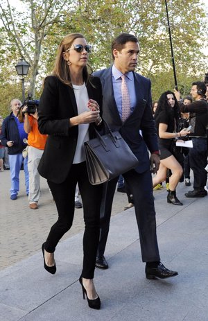 Tanatorio Miguel Boyer: Luis Alfonso de Borbón hijo de la íntima amiga de Isabel Preysler, Carmen Martínez Bordiú, se acercó a darle el pésame la familia con Margarita Vargas