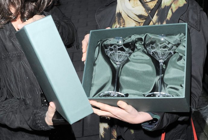 copa champagne cava forma pecho Kate Moss