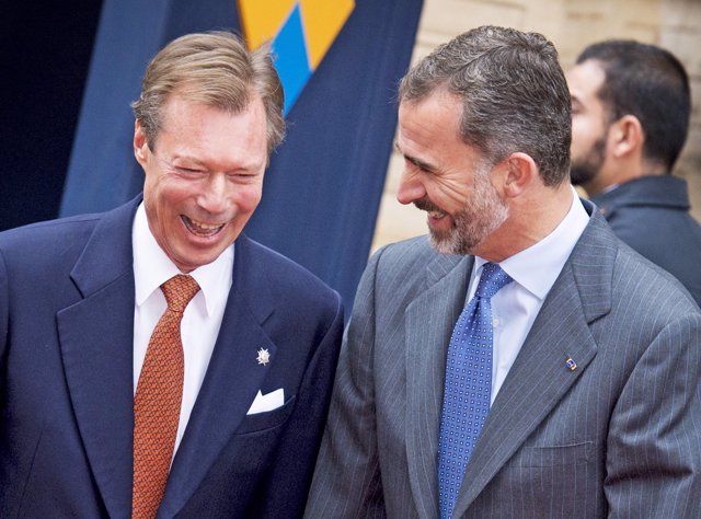 Rey Felipe VI risas con Gran Duque de Luxemburgo