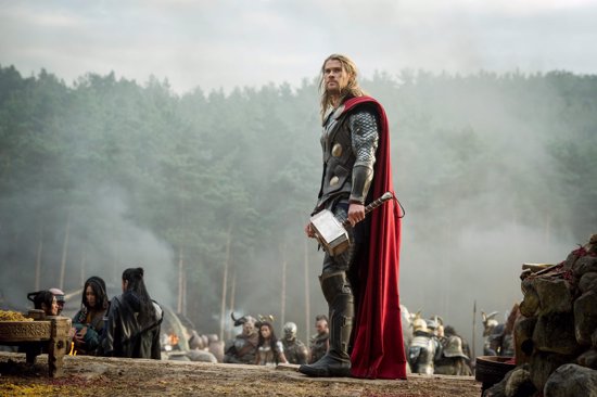 Chris Hemsworth interpretando a Thor