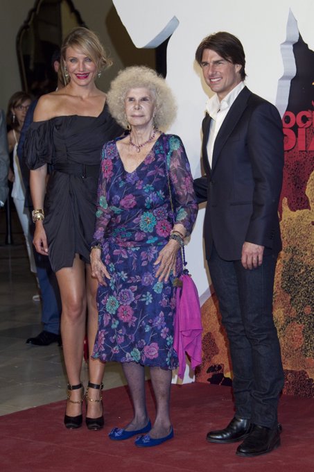 La Duquesa de Alba con Tom Cruise y Cameron Díaz en Sevilla en el estreno de Noche y Día