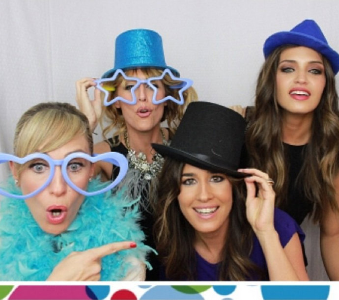 sara carbonero con sus compañeros de telecinco 