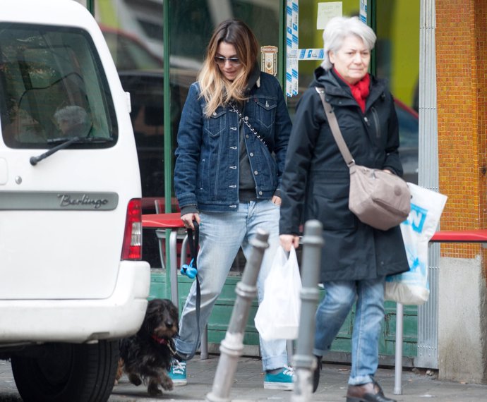 blanca suarez con su madre y pistacho