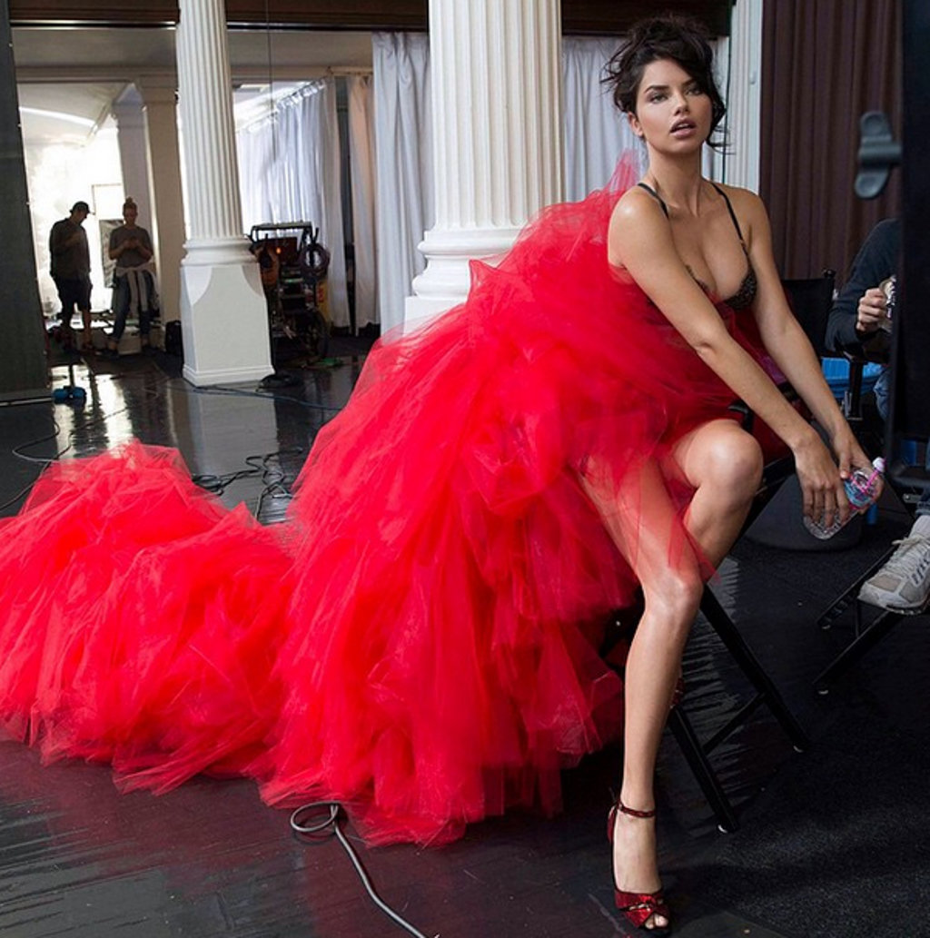 El 'Merry Christmas' más sensual de los ángeles de Victoria's Secret