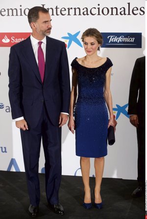 Letizia eligió el azul para los Premios El Mundo, un color que elegió en dos ocasiones en la misma semana. Para los Príncipes de Asturias también elegiría este color con el hizo un guiño a su tierra querida