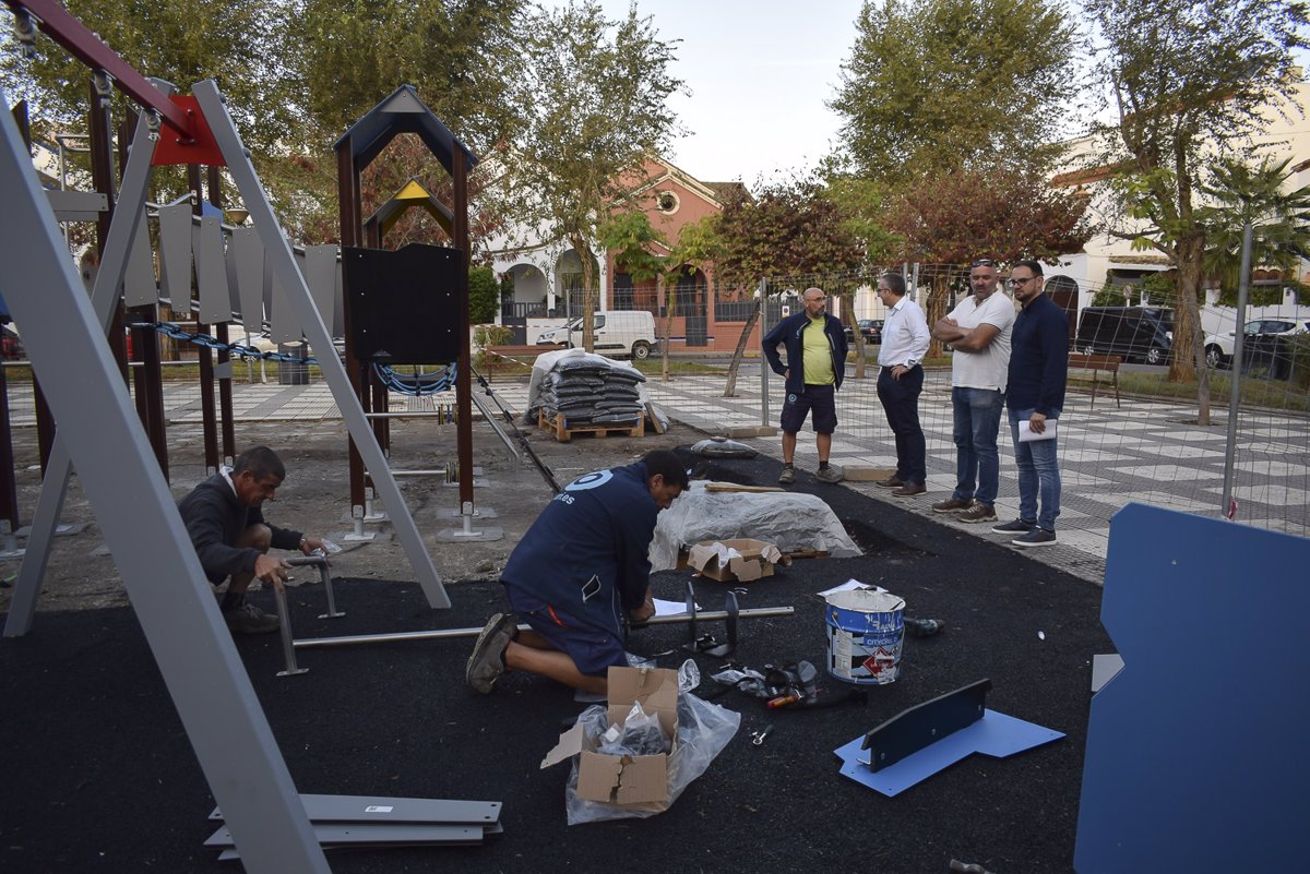 Los Palacios (Sevilla) instala aparatos de gimnasia biosaludable y juegos infantiles con fondos del Actúa de Diputación