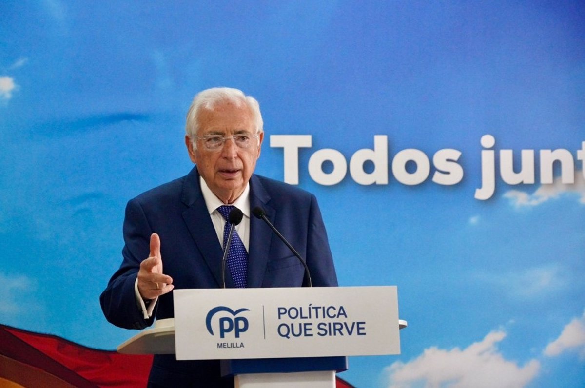 Imbroda acusa a Sánchez de usar la inauguración del hospital en Melilla para "huir de Madrid" y fabricar "un relato"