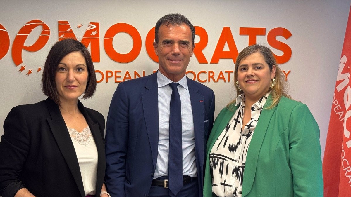 Martiarena y Agirregoitia (PNV) trasladan al PDE "la importancia" de insistir para que el euskera sea oficial en la UE