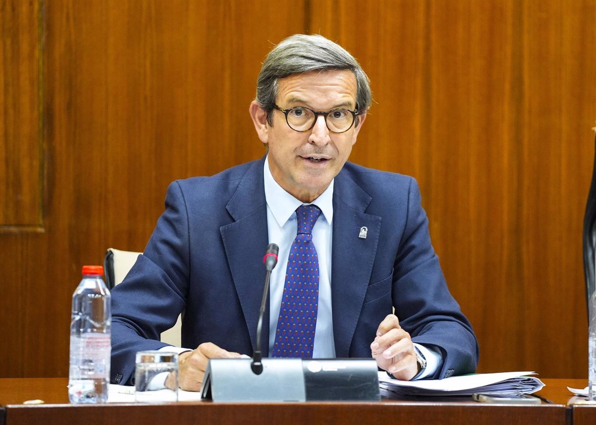 Paradela critica que el PSOE-A "aproveche un error administrativo del Registro Mercantil" para "cuestionar su honradez"
