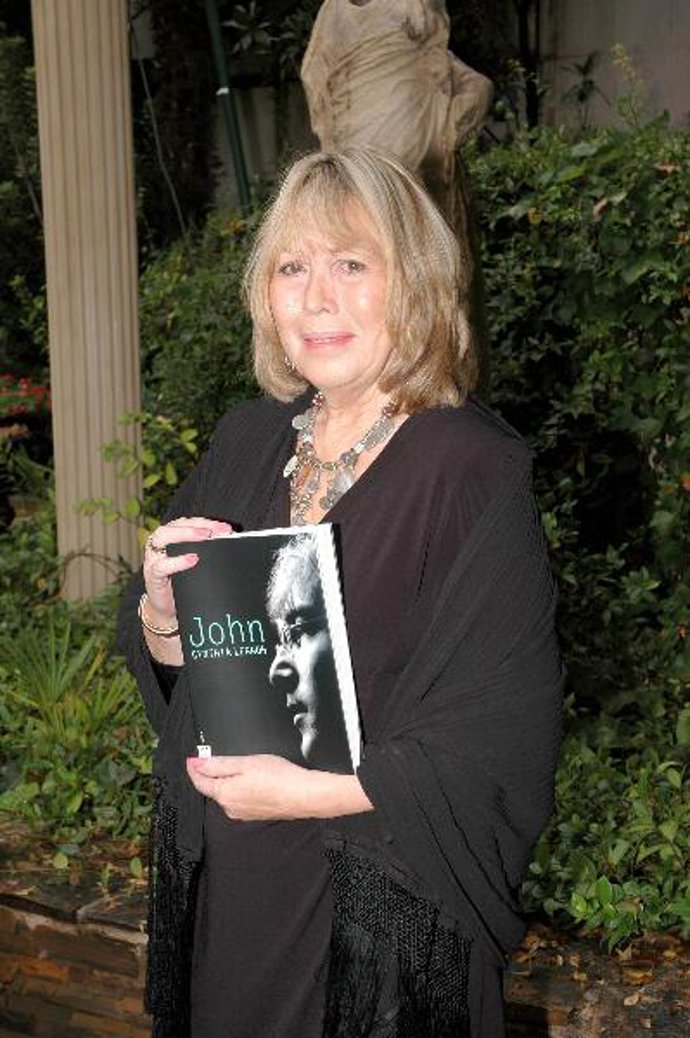 CYNTHIA LENNON, LA PRIMERA MUJER DE JOHN LENNON, ASEGURA QUE EL VALOR DE LA PAZ EN EL MÚSICO ERA "COMERCIAL"