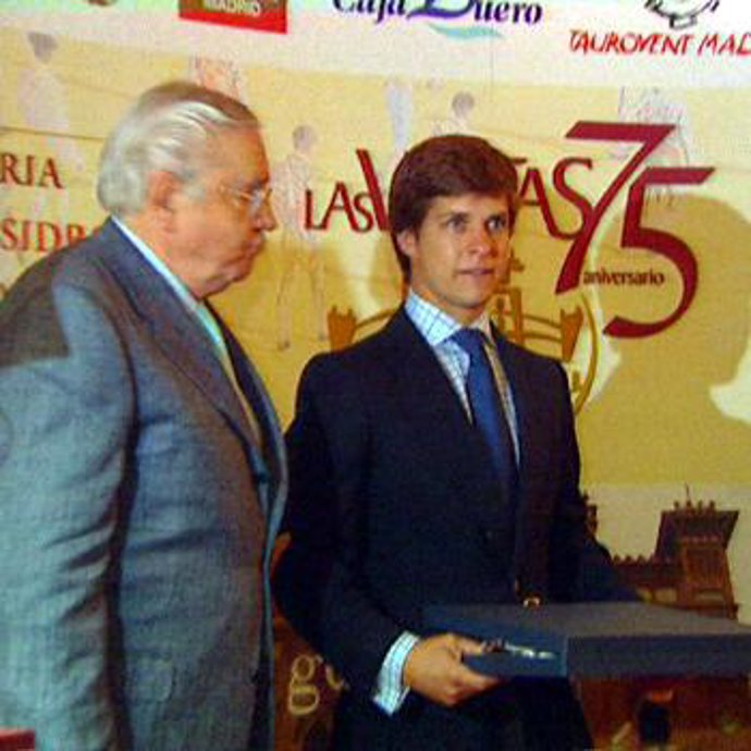 El 'Juli' y 'El Cid' reciben un premio por sus faenas en la Feria de San Isidro
