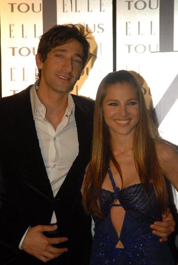 ELSA PATAKY PRESENTA OFICIALMENTE A ADRIAN BRODY COMO SU NOVIO EN EL VIGÉSIMO ANIVERSARIO DE LA REVISTA 'ELLE'