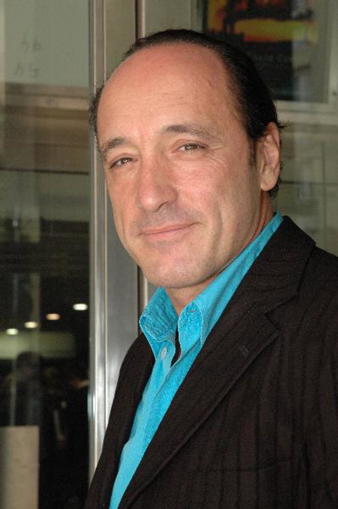 ROBERTO ÁLVAREZ ANALIZA EL FRACASO DE LA SERIE DE ANA OBREGÓN: "ELLAS Y EL SEXO DÉBIL"