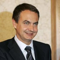 Zapatero anuncia que la economía española crecerá un 3,8% en 2006 y el superávit será del 1,5% del PIB