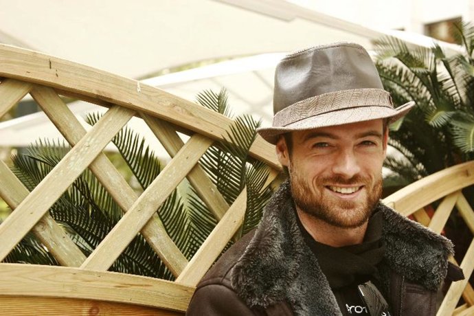 WILLIAM MILLER, EL NOVIO HIPPY DE LA HIJA DE LOS ALCÁNTARA EN "CUÉNTAME", FUE ANTES ARQUEÓLOGO QUE ACTOR