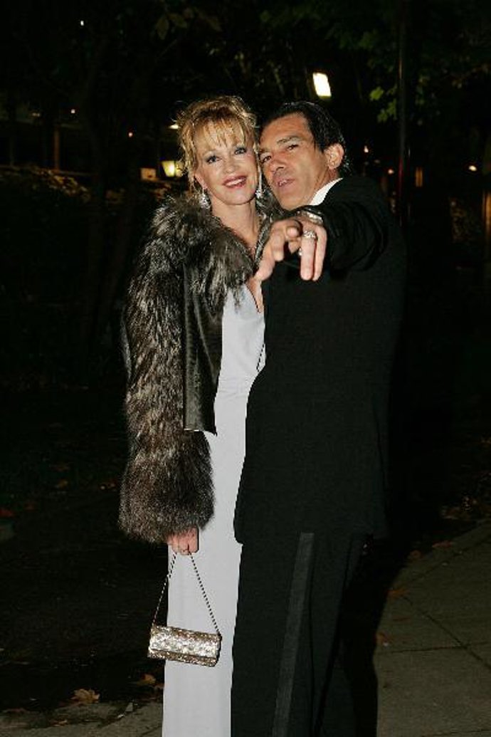 ANTONIO BANDERAS CELEBRÓ CON UNA FIESTA LA BUENA ACOGIDA DE "EL CAMINO DE LOS INGLESES" CON SU ESPOSA, MELANIE Y EL RESTO DEL EQUIPO