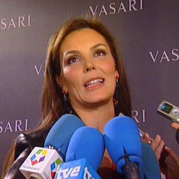 Genoveva Casanova y Mar Flores coinciden en una exposición de joyas de la prestigiosa firma Vasari