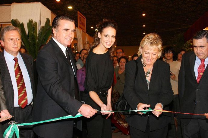 JOSÉ ORTEGA CANO INAUGURA LA IX EDICIÓN DE «SEVILLA DE BODA» EN FIBES